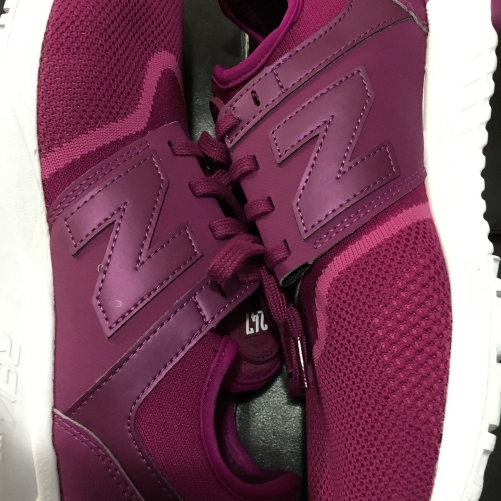 New Balance 247 sneakers